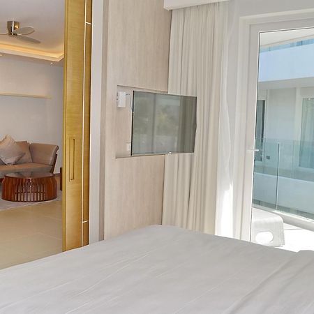Aqua Boracay Hotell Balabag  Rum bild A bedroom at the hotel