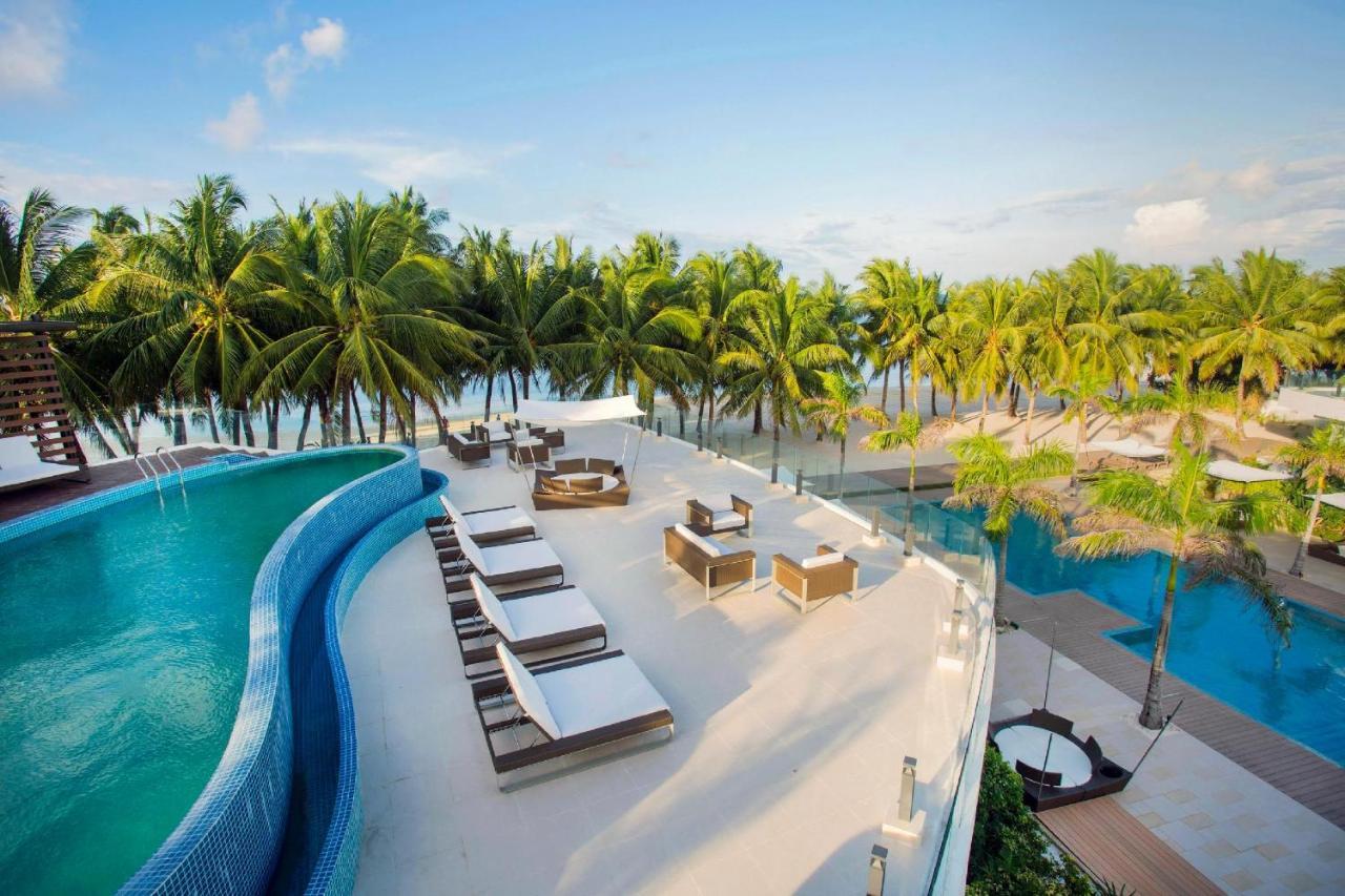 Aqua Boracay Hotell Balabag  Exteriör bild The pool at the hotel