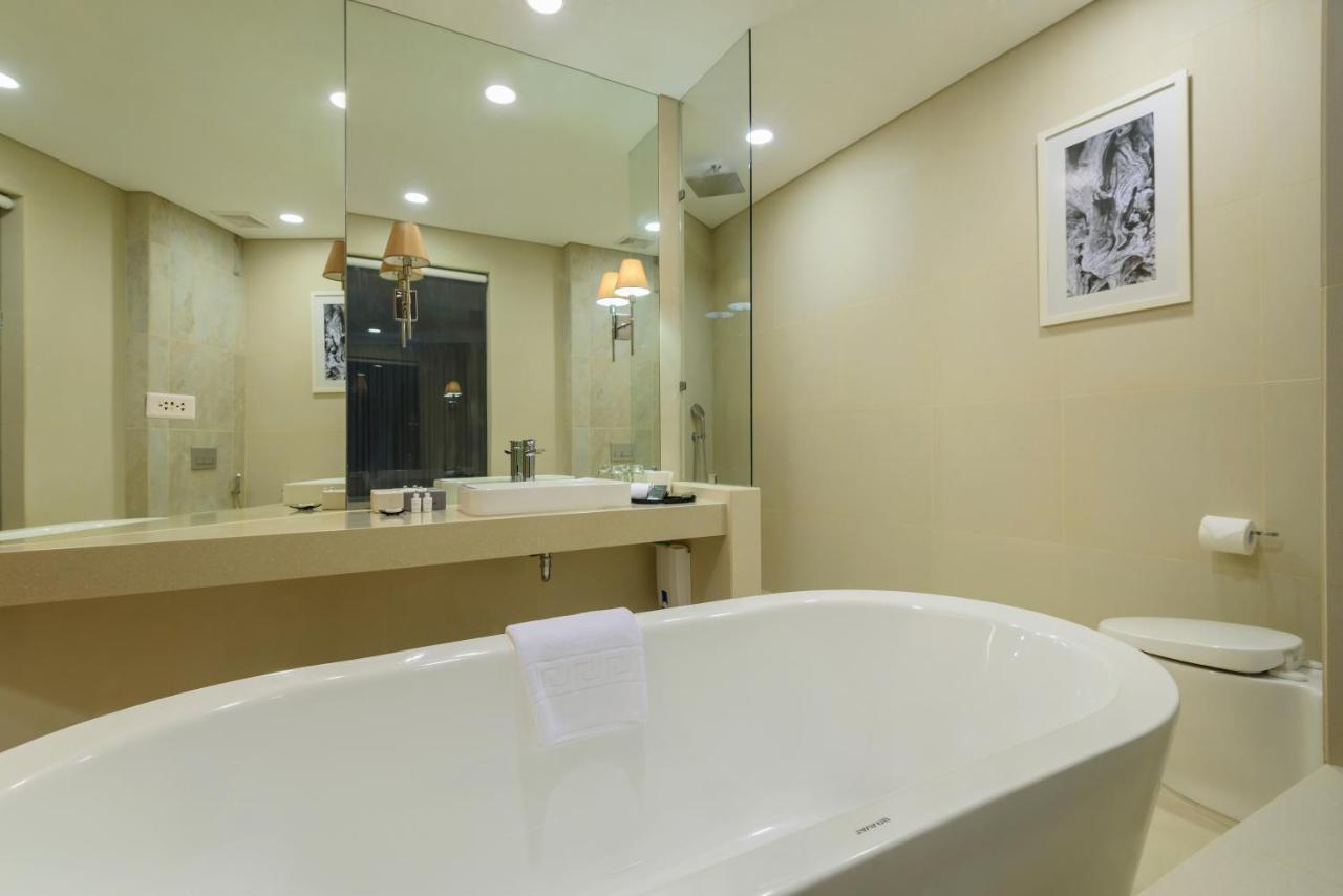 Aqua Boracay Hotell Balabag  Exteriör bild Bathroom