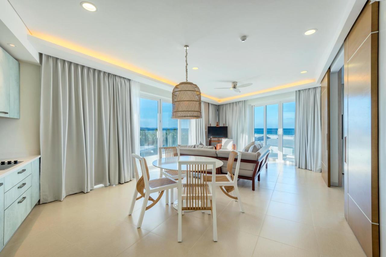 Aqua Boracay Hotell Balabag  Exteriör bild A living room at the Ritz-Carlton, Key West