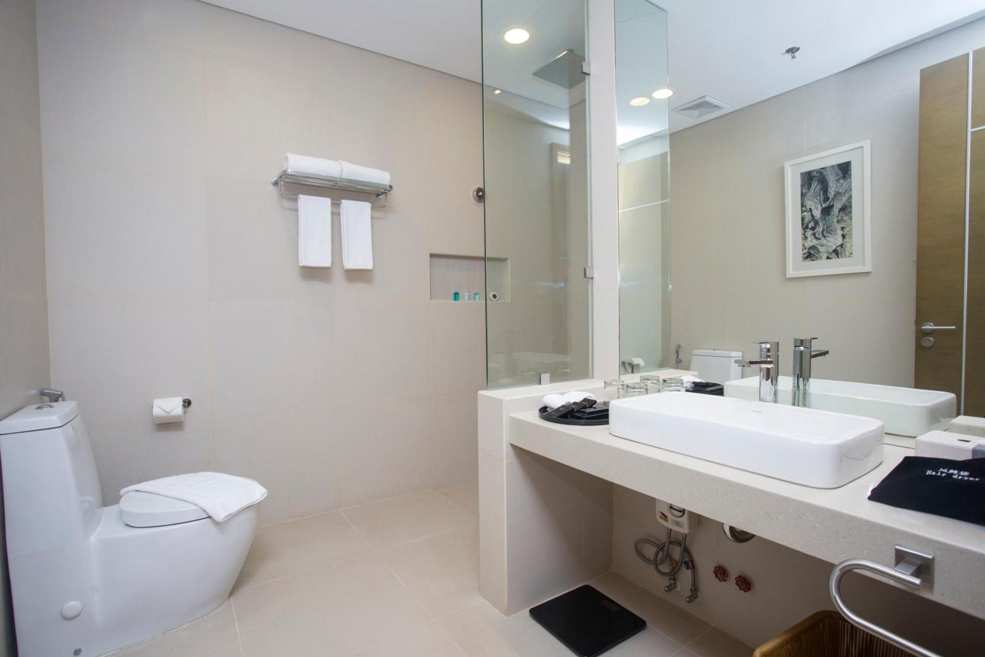 Aqua Boracay Hotell Balabag  Rum bild Bathroom