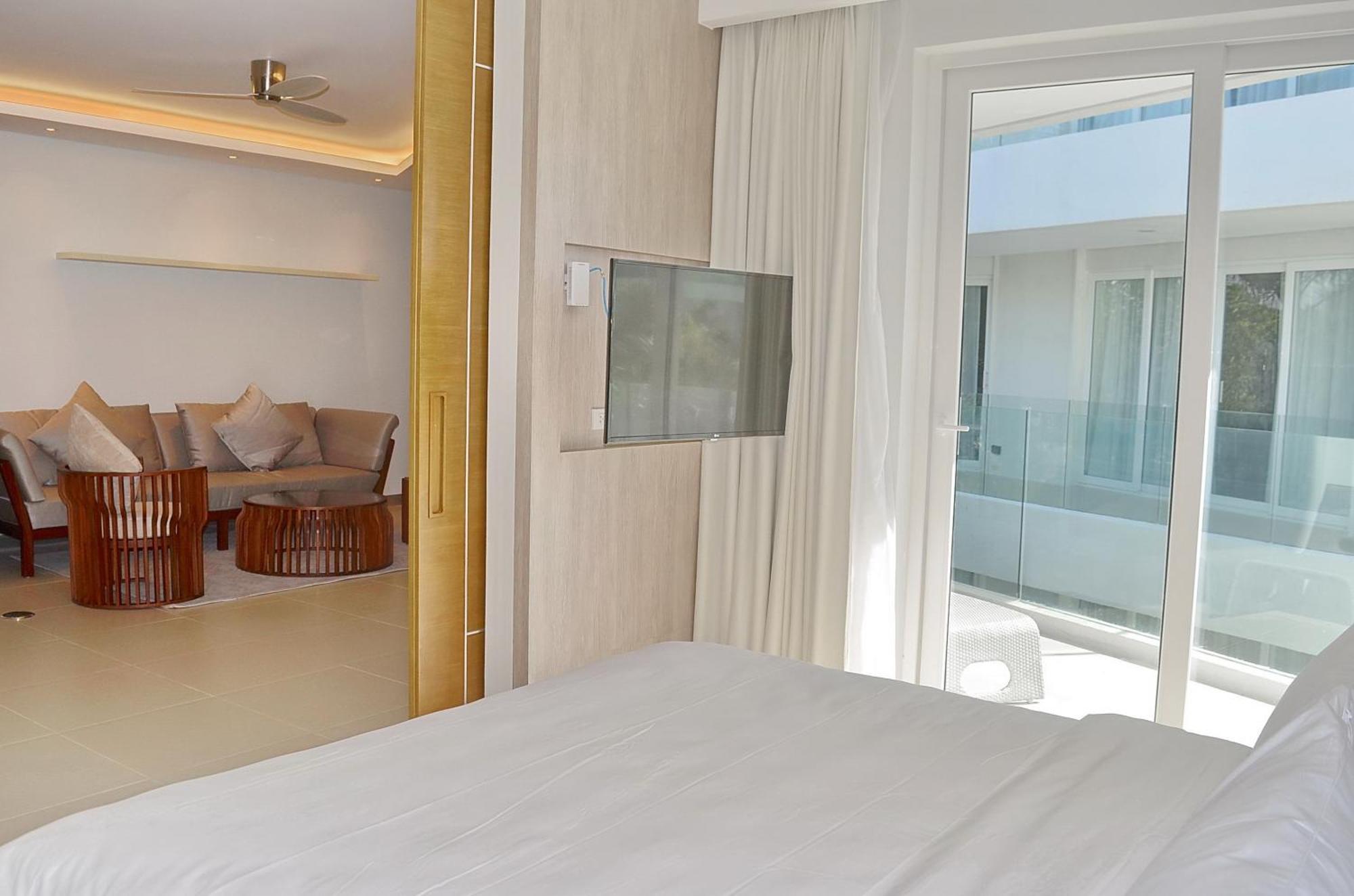 Aqua Boracay Hotell Balabag  Rum bild A bedroom at the hotel