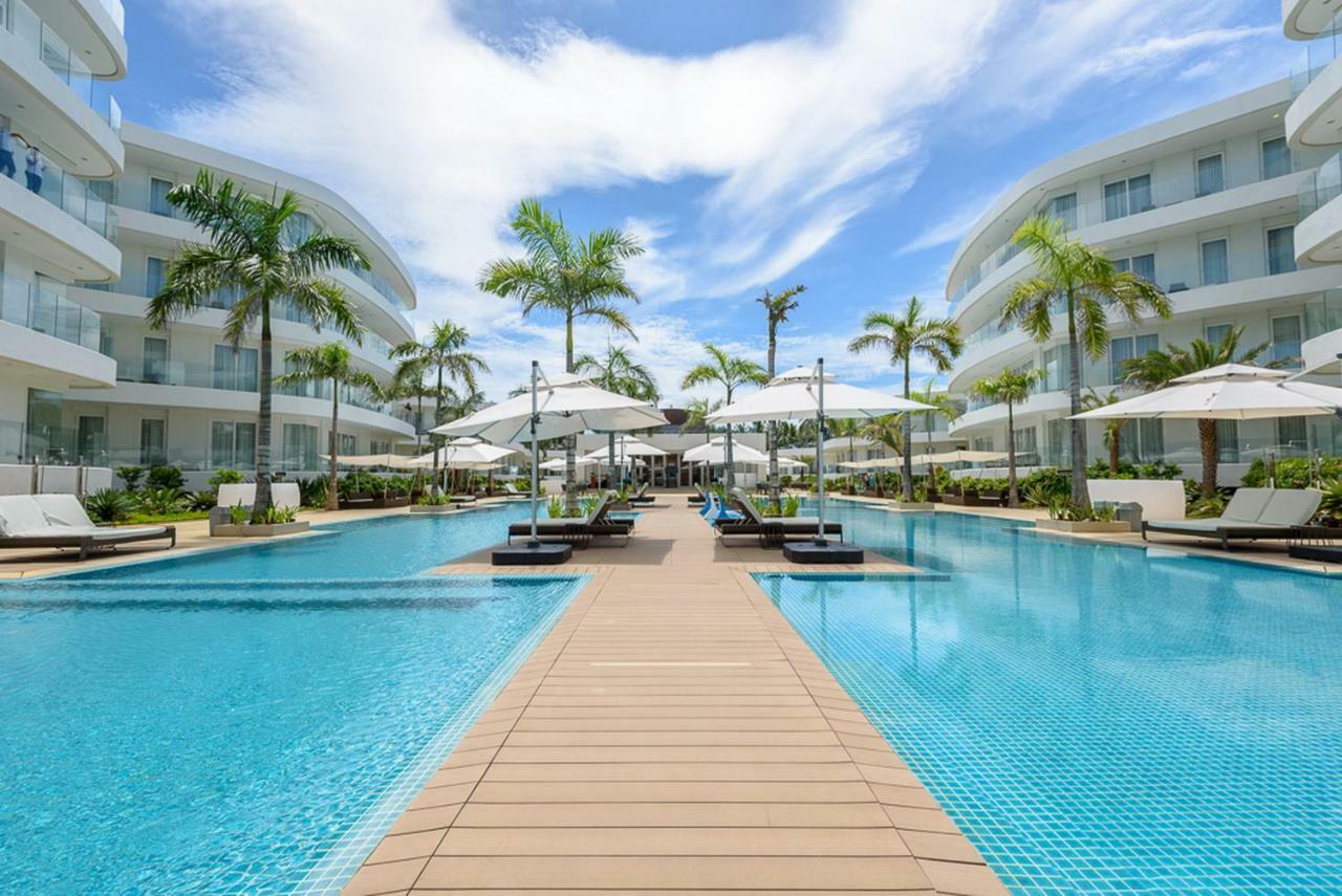 Aqua Boracay Hotell Balabag  Exteriör bild The swimming pool at the resort
