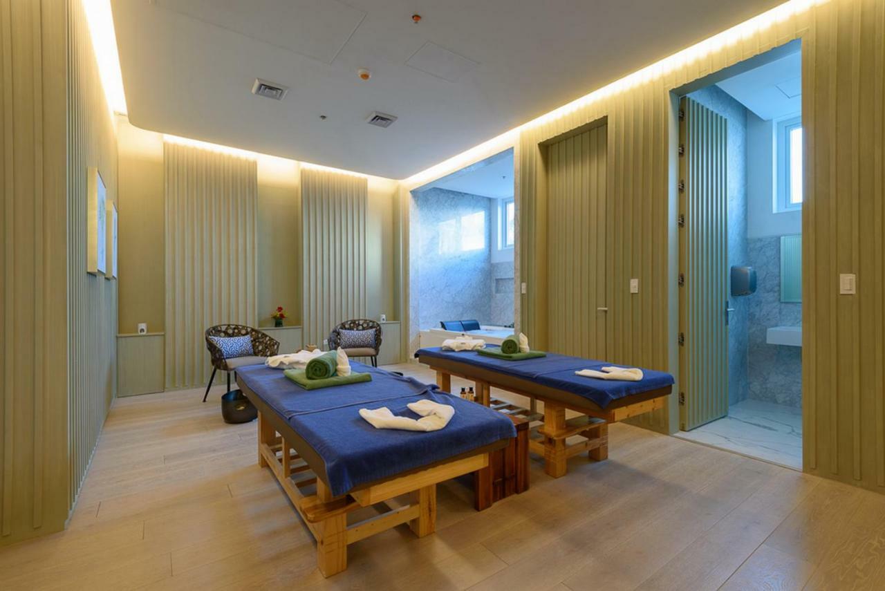 Aqua Boracay Hotell Balabag  Exteriör bild Massage beds at a spa